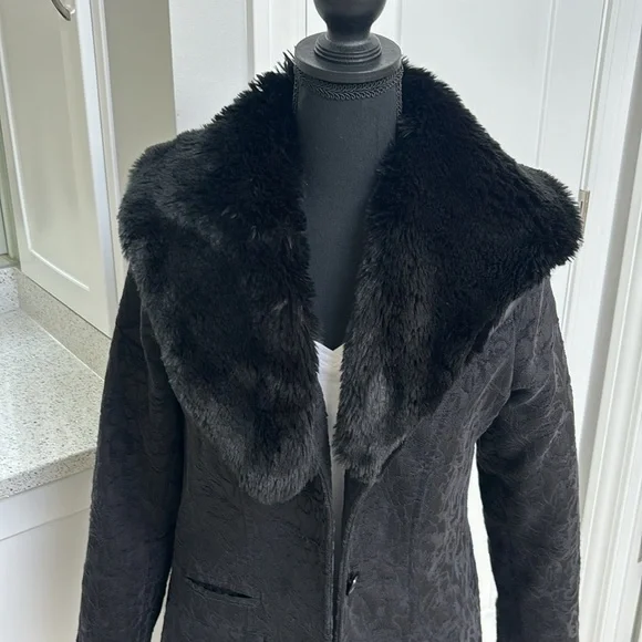 Black patterned Dress Coat By Xhilaration size small. Removable fur collar. - Picture 2 of 13